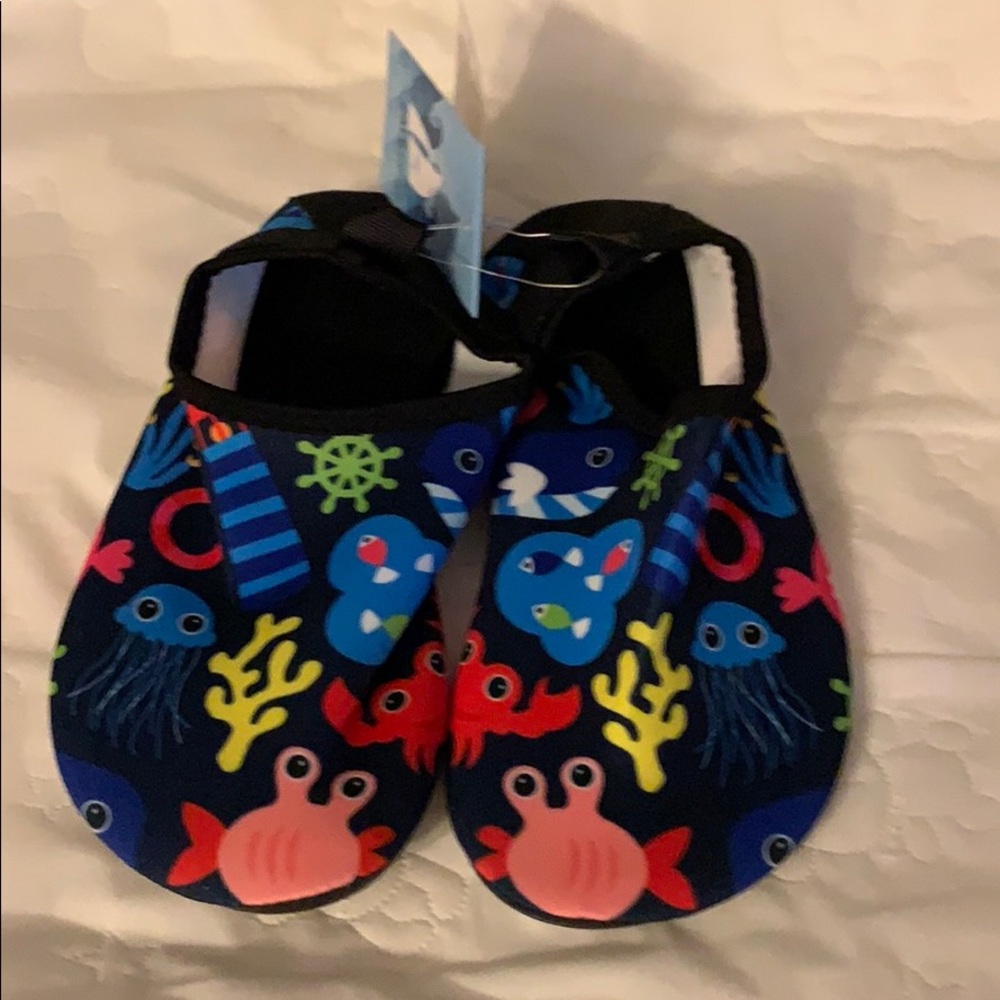 NWT! Kids water shoes